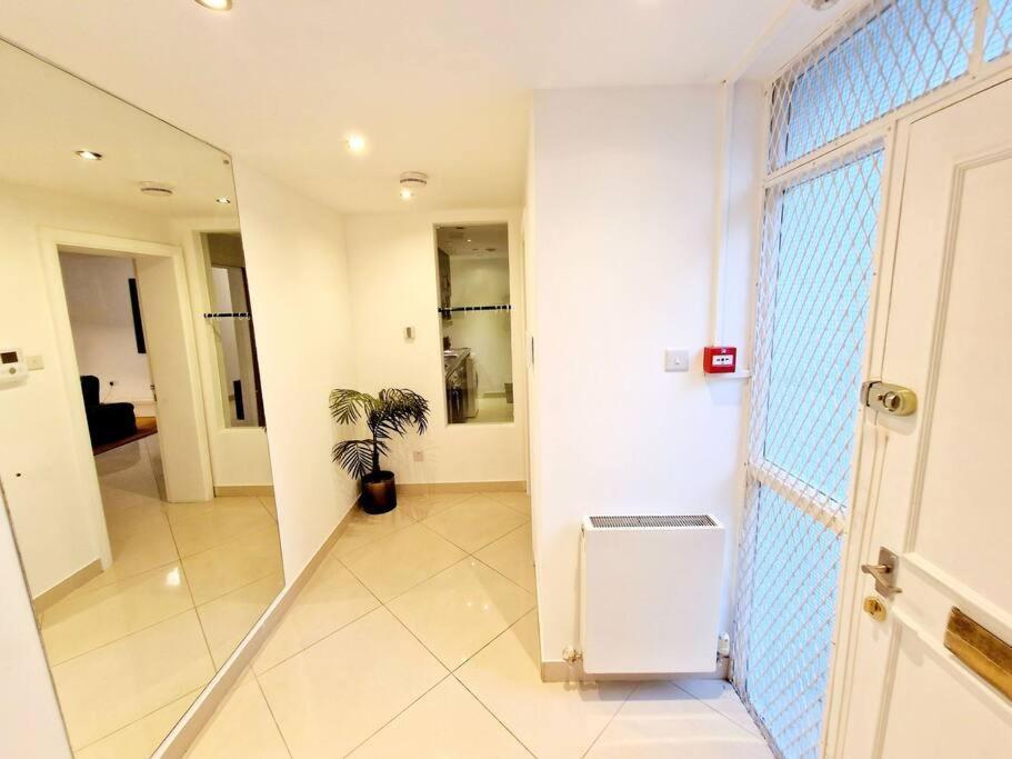 Modern Hyde Park Home With Private Entrance & Private Back Patio Near Bayswater & Paddington Stations Лондон Екстериор снимка