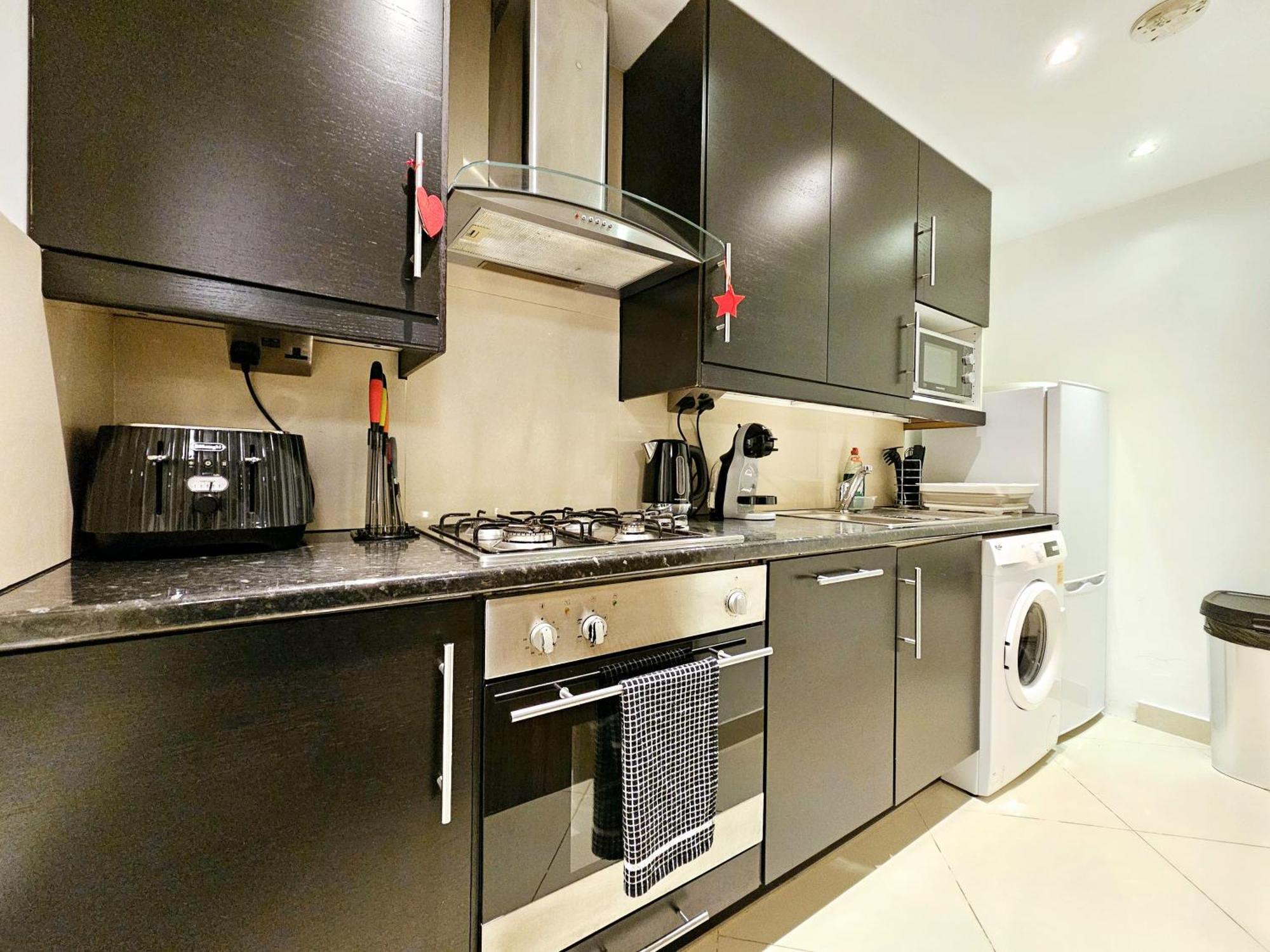 Modern Hyde Park Home With Private Entrance & Private Back Patio Near Bayswater & Paddington Stations Лондон Екстериор снимка